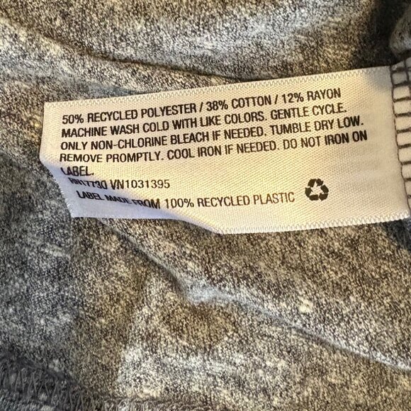 Heather gray Universal Thread v-neck t-shirt size M NWT - Picture 4 of 4